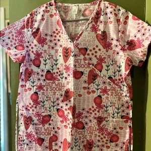 7 Scrub tops Size M Never Worn